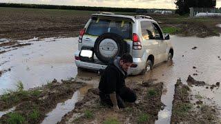 land cruiser 125/120 in deep mud off road 4x4