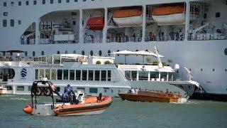 MSC Opera Cruise ship crashing into pier in Venice Круизный лайнер потерпел крушение в Венеции