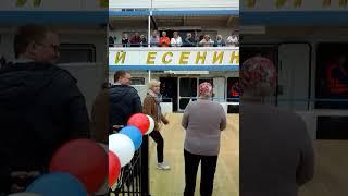 Круизный теплоход"Сергей Есенин" впервые пришвартовался в Киришах