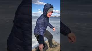 Как проверить лёд #Shorts Бросаем кирпич в лёд ICE TEST joke