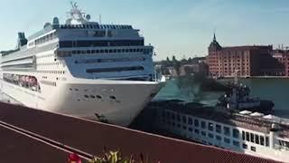 ЖУТЬ! Лайнер СТОЛКНУЛСЯ с судном.MSC Opera Cruise ship crashes into Venice dock.