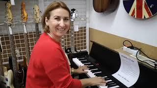 Выбираем с Катей инструмент по душе...