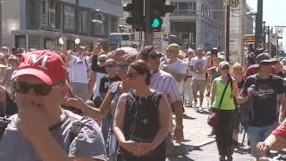 В БЕРЛИНЕ ПРОТЕСТУЮТ ПРОТИВ COVID ОГРАНИЧЕНИЙ.