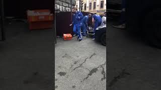 Вылетевший на тротуар автомобиль сбил двух иностранных туристок в центре Владивостока