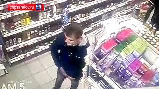 ЧП-САРАТОВ. КАМЕРЫ ВИДЕОНАБЛЮДЕНИЯ ЗАПЕЧАТЛЕЛИ КРАЖУ АЛКОГОЛЯ В МАГАЗИНЕ