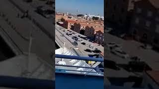 В Италии огромный лайнер врезался в теплоход с людьми и протаранил причал