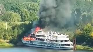 Горит "Святая Русь". Почему так символично? Горит пассажирский теплоход. Ранее назывался "Родина"