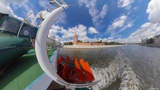 по Москве реке колёсном теплоходе