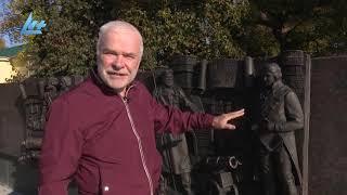 Шесть тем на барельефах стелы, но установили ее только за одну