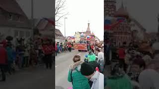 Немцы празднуют карнавал, пляшут под Калинку и везут Путина на троне. 24. Февраля 2020 года.