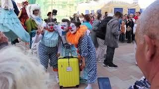 Карнавальное шествие на фестивале "Театральный дворик"
