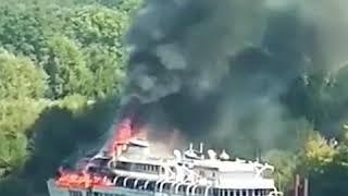 Пожарные тушат на Волге теплоход «Святая Русь» | NN.RU
