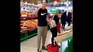 А как вы бы отреагировали ? )