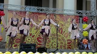 Зразковий ансамбль танцю "Гарний настрій"