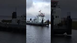 Теплоход Северного речного пароходства "РТ-815" на арктическом рейде