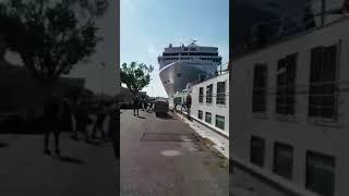 Круизный Лайнер врезался в порт | Авария