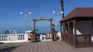 Улица Багратиона в Лазаревском. Роскошные розы, тюльпановая аллея до самого моря. Май 2019