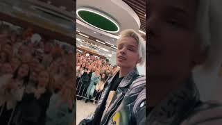 Егор Шип устроил концерт в торговом центре
